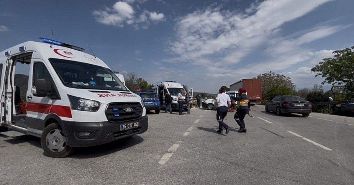 İzmir'de feci kaza! Çok sayıda yaralı var