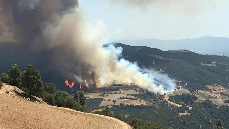 Söndürme çalışmalarına giden traktör kül oldu