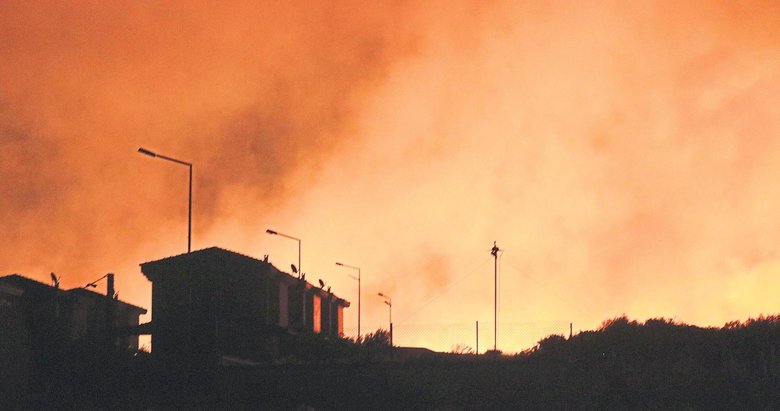 Çeşme’de 200 hektar kül oldu