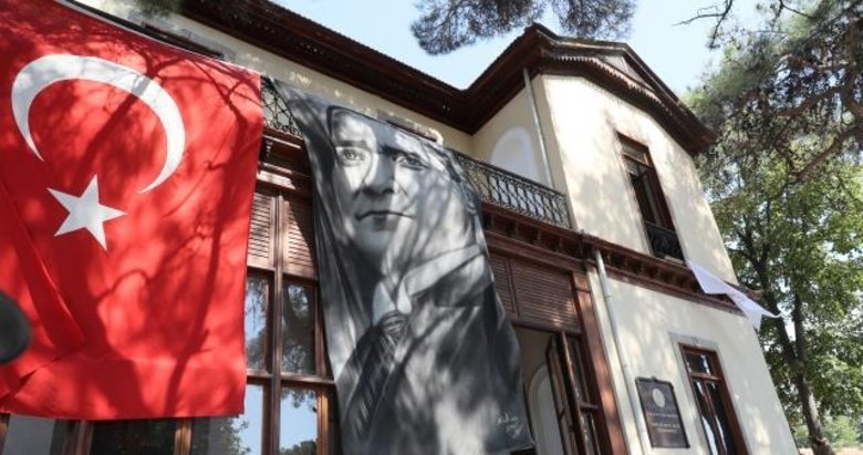 Tarihi Tristramp Köşkü, İzmir Edebiyat Müze Kütüphanesi olarak hizmete açıldı