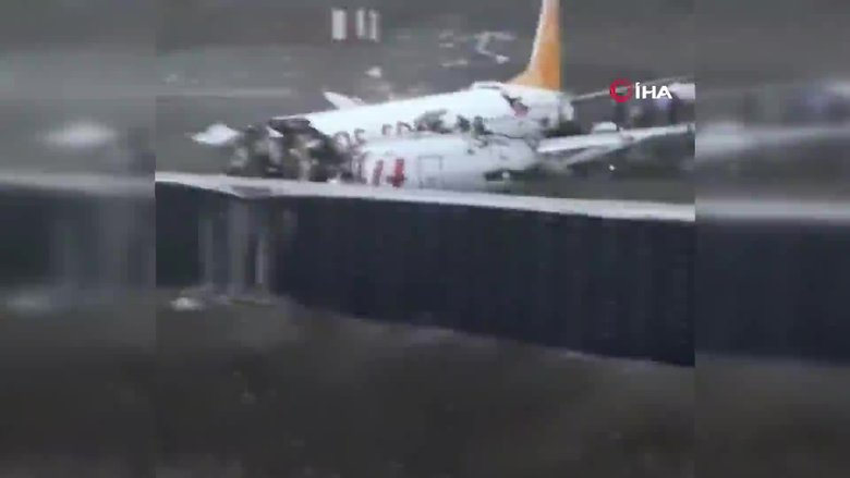 Sabiha Gökçen’de uçak pistten çıktı