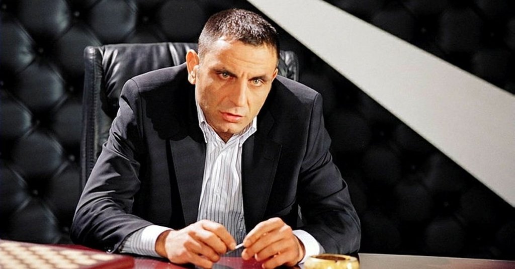 kurtlar vadisi nin deli hikmet i bakin