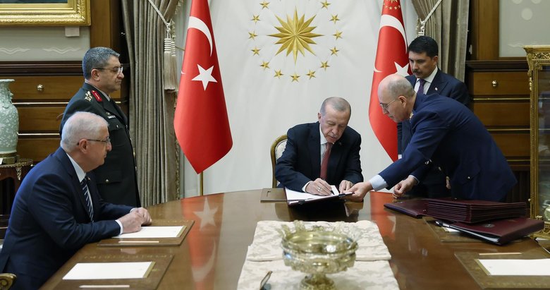 YAŞ toplantısı kararları açıklandı! Yeni Genelkurmay Başkanı Metin Gürak oldu