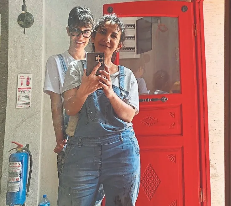 İzmir’de kurumsal hayattan fırça ile boyaya geçtiler
