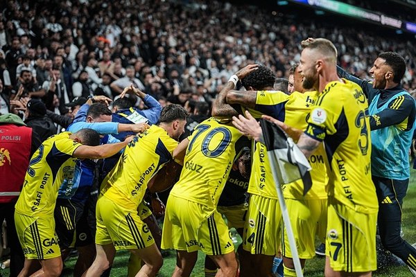 turasta-nefes-kesen-dev-derbi-fenerbahce-besiktasi-maglup-etti-1762110595459.jpeg