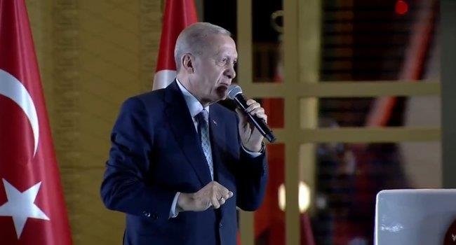 Tarihi zafer sonrası Başkan Erdoğan’dan balkon konuşması: Kazanan Türkiye’dir