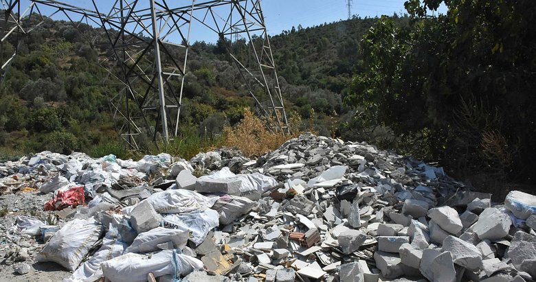 İzmir’de çevre kirliliği gittikçe artıyor! CHP’li belediye çözüm bulamıyor