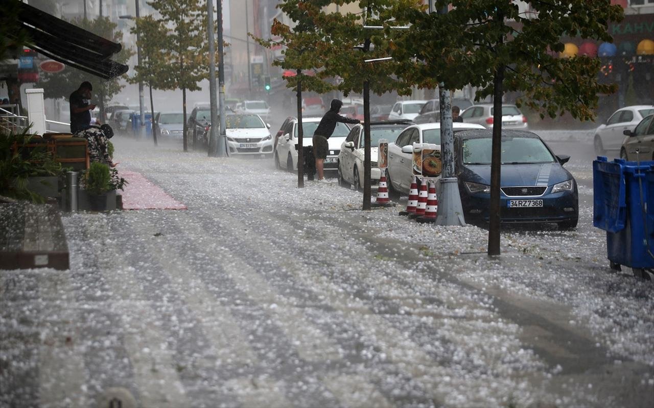 izmir ve ege icin meteroloji den uyari dolu saganak yagis ve sel iste 8 ekim izmir hava durumu