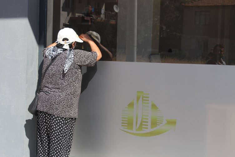 İzmir’de ev almak isteyen yaklaşık 100 kişi parasını dolandırıcıya kaptırdı