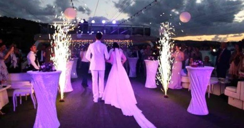 Gittikleri düğünde korona kapan 2 gelin kendi düğününe katılamayacak