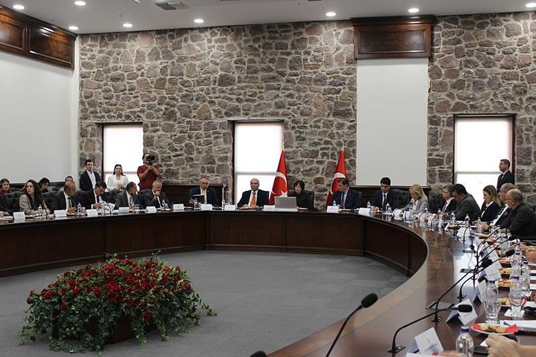 İzmir Körfezi için düzenlenen zirvede neler konuşuldu? Bilim insanları hangi önerilerde bulundu?