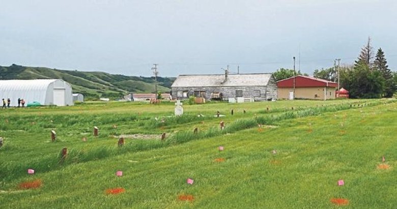 Kanada’da bir yatılı kilise yakınında 14 mezar bulundu