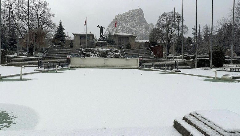 Meteoroloji Ege’nin o kentini uyarmıştı: Beyaz örtü serildi