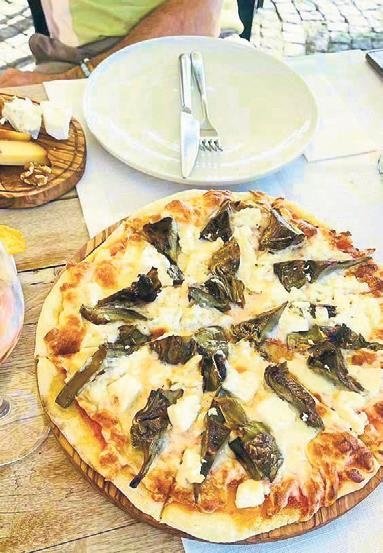 Deniz ve zeytin manzaralı lezzet şöleni