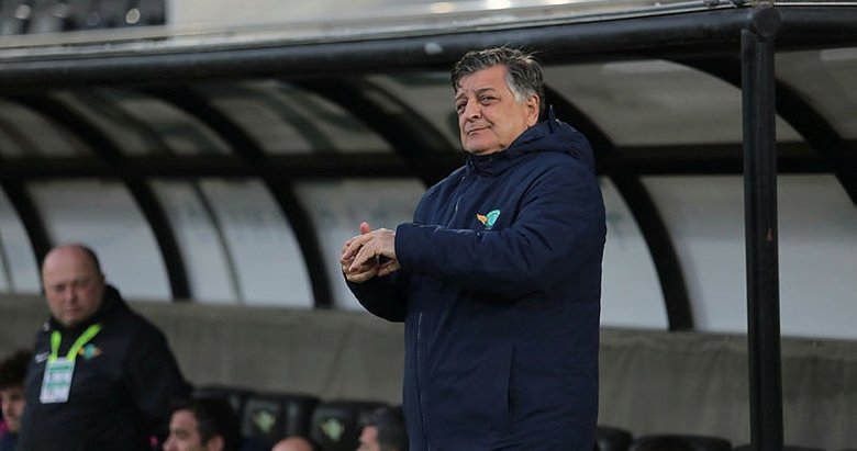 Akhisarspor’da Yılmaz Vural, yardımcısı ve 3 futbolcunun Kovid-19 testleri negatif çıktı