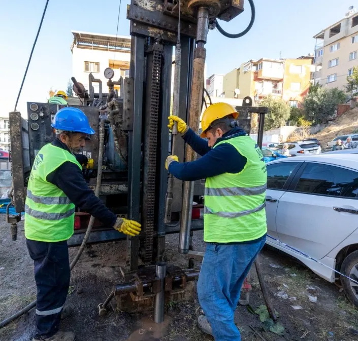 izmirde-deprem-icin-dugmeye-basildi-120-bin-bina-mercek-altinda-yeni-sistem-devreye-giriyor-1793362083127.png