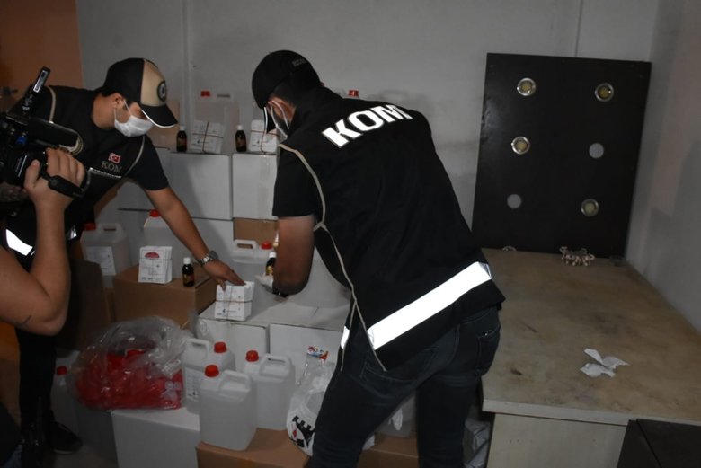İzmir’deki operasyonda 5 ton etil alkol ele geçirildi