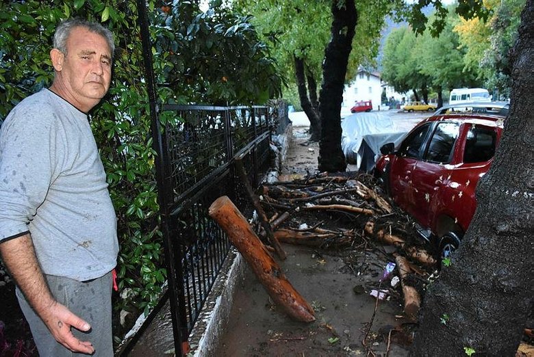 Marmaris’te selin zararı gün ağarınca ortaya çıktı