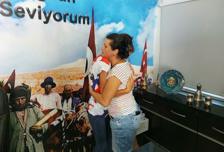 Foça’daki tekne faciasından kurtulan Sude Naz: Herkes suda çırpınıyordu