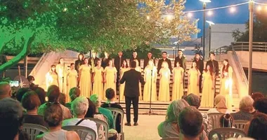 Zeytin ağacının altında müzik dolu gece