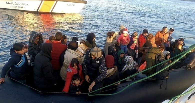 Ege Denizi’nde onlarca göçmen ölümden kurtarıldı