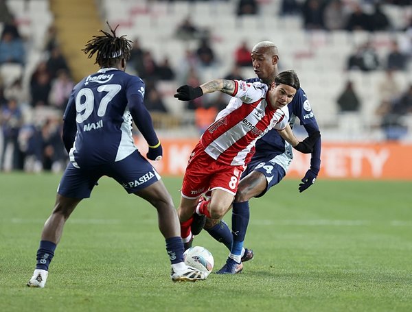sivasspor-fenerbahce-mac-sonucu-1744567490206.jpg