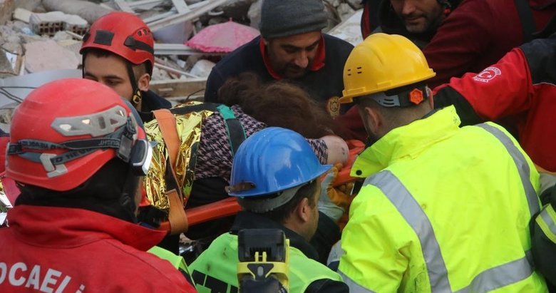 Hatay’da enkaz altında kalan bir kadın 158’inci saatte kurtarıldı