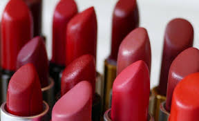 Yeni yılın vazgeçilmezi kırmızı rujlar!