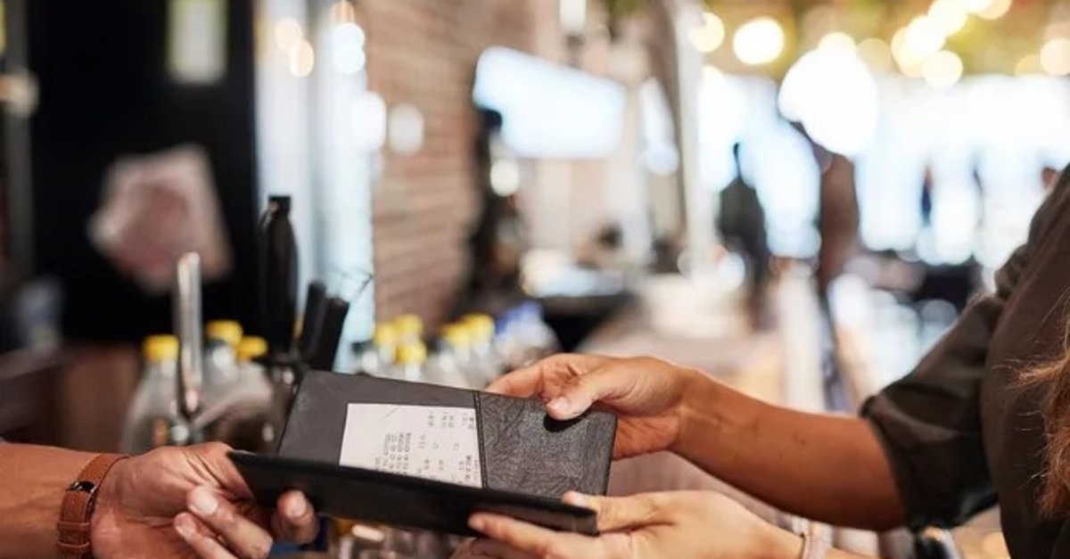 Restoranlarda yeni dönem başladı! "Zorunlu servis ücreti" yasaklandı