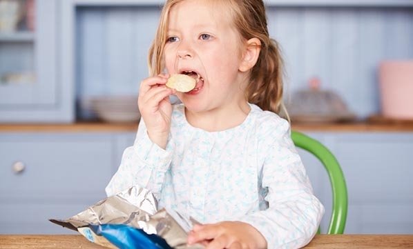 Çocuklarda abur cubur tüketimi büyük tehlike