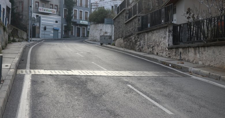 İzmir Varyant Yolu’nda 65 yıllık taşların kaldırılarak asfalt dökülmesine tepki