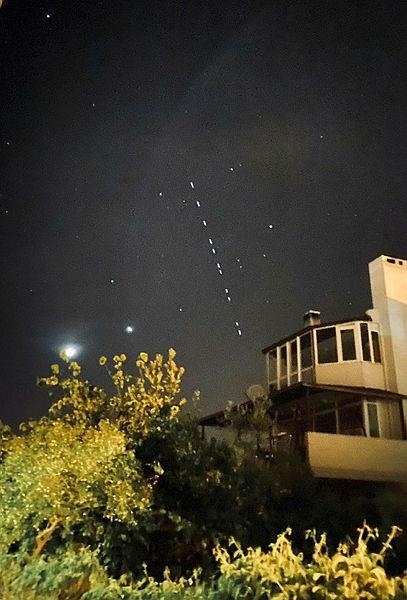 Ayvalık’ta Elon Musk’ın Starlink uydularının geçişi net olarak izlendi