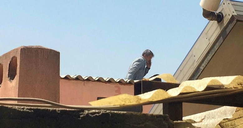 Manisa’da bir kişi çatıda intihara kalkıştı