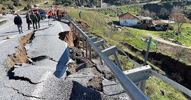 Aydın’da sağanak sonrası toprak kaydı!