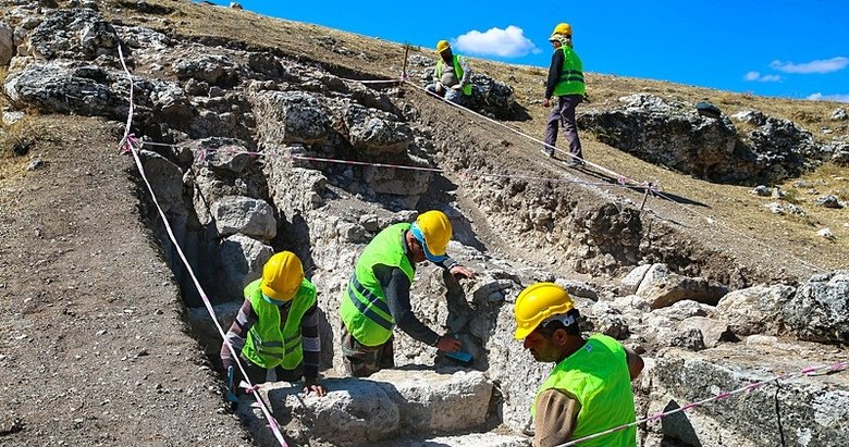 Uşak’ta Blaundos Antik Kenti’nde muhteşem keşif: Stadyum bulundu