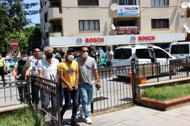 Kuşadası’nda 3 milyon liralık dolandırıcılık yapan sahte polisler yakalandı