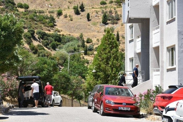 İzmir’de depremzedelerden kendilerini sokağa atmak isteyen Soyer’e tepki: İşgalci değil depremzedeyiz