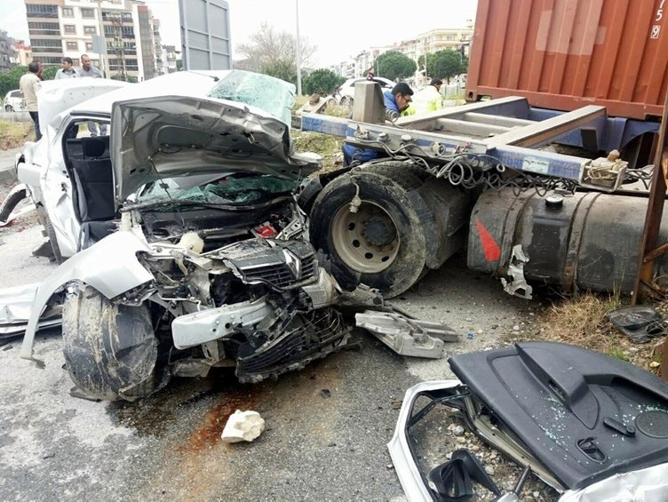 Aydın’da TIR, otomobile çarptı: 1 ölü, 4 yaralı