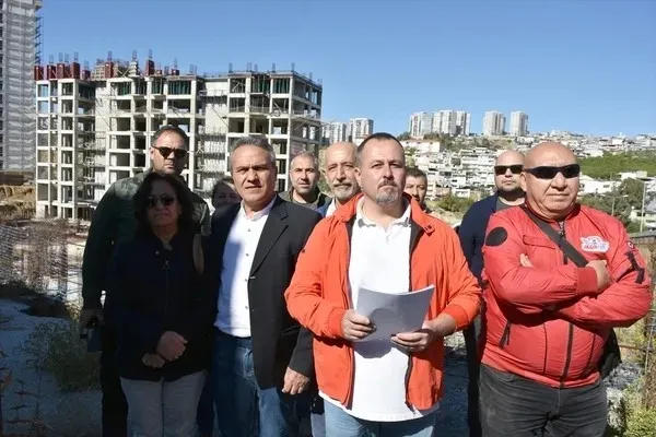 izmirde-kooperatif-magdurlarindan-sert-tepki-tek-hatamiz-izbbye-guvenmek-1790243632194.jpeg