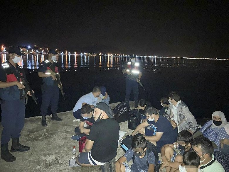 İzmir’de FETÖ’cü hainlerin planı ellerinde patladı! Sürat teknesiyle Yunanistan’a kaçacaklardı