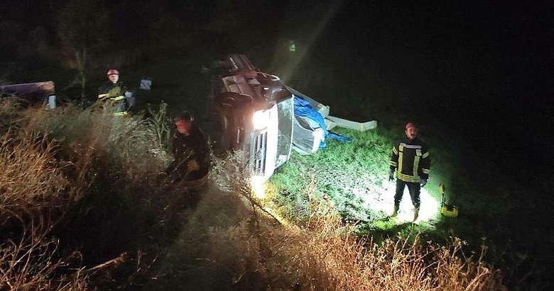 Manisa’da kamyonet şarampole devrildi, 2’si çocuk 3 kişi yaralandı