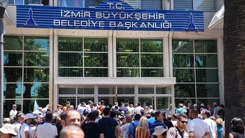 izmirde-istifa-dalgasi-buyuyor-buyuksehirin-ardindan-konakta-da-sok-ayrilik-1783088218240.png