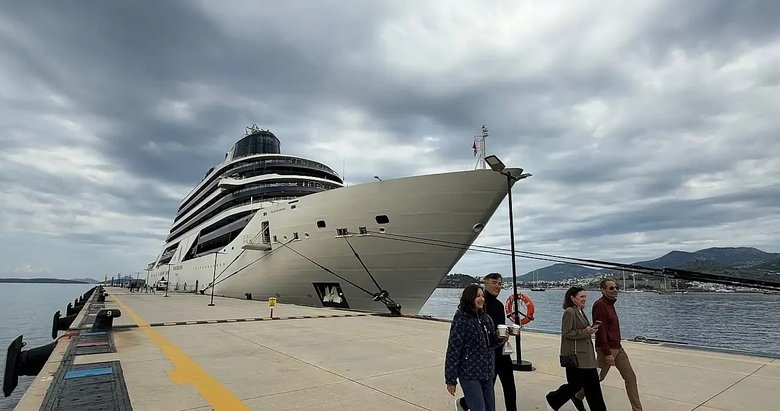 Bodrum’da hareketlilik! Four Seasons 1 kruvaziyeri iskeleye yanaştı