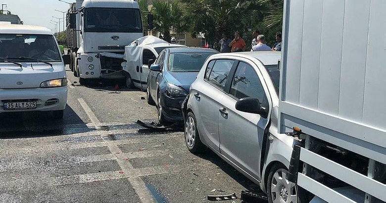 Manisa’da 5 aracın karıştığı zincirleme kazada 5 yaralı
