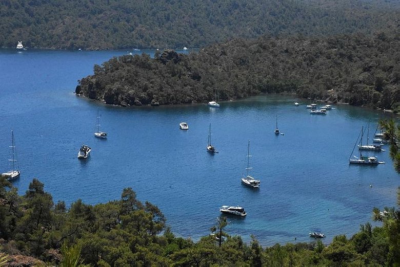 El değmemiş koyların milyon dolarlık misafirleri denizlere renk kattı