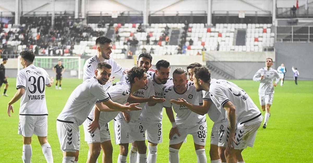 Altay'da 6 oyuncu sınırda