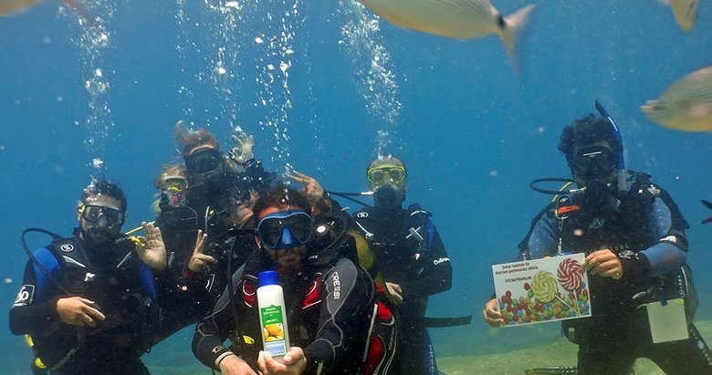 Fethiye’de dalgıçlar deniz dibinde bayramlaştı