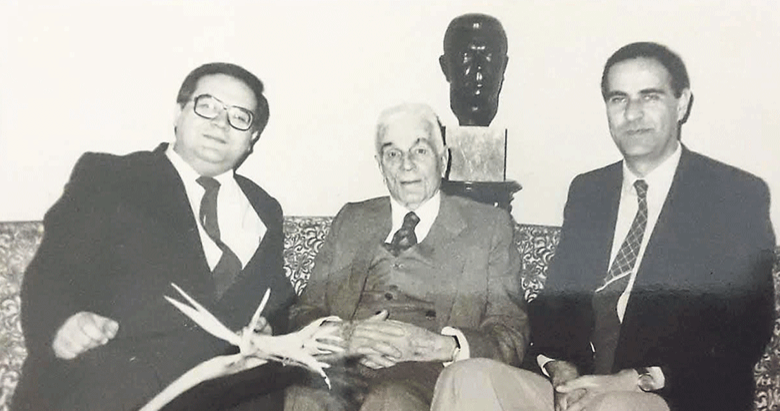 Harabeyi ‘cennet İzmir’e dönüştürdü