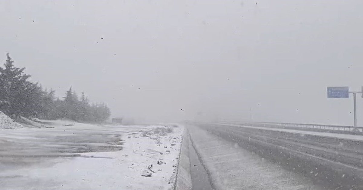 Denizli'de kar yağışı! Yüksek kesimler beyaza büründü