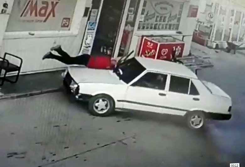 Afyon’da akılalmaz olay! Tartıştığı istasyon görevlisine otomobiliyle çarptı